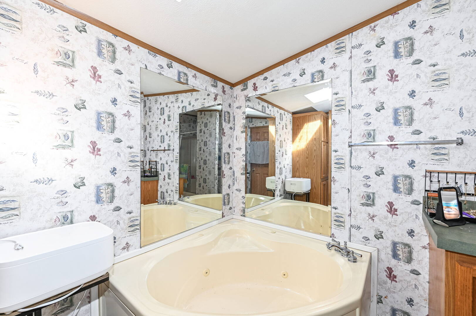 2556 Autumn Lake Dr., Anderson, IN 46017