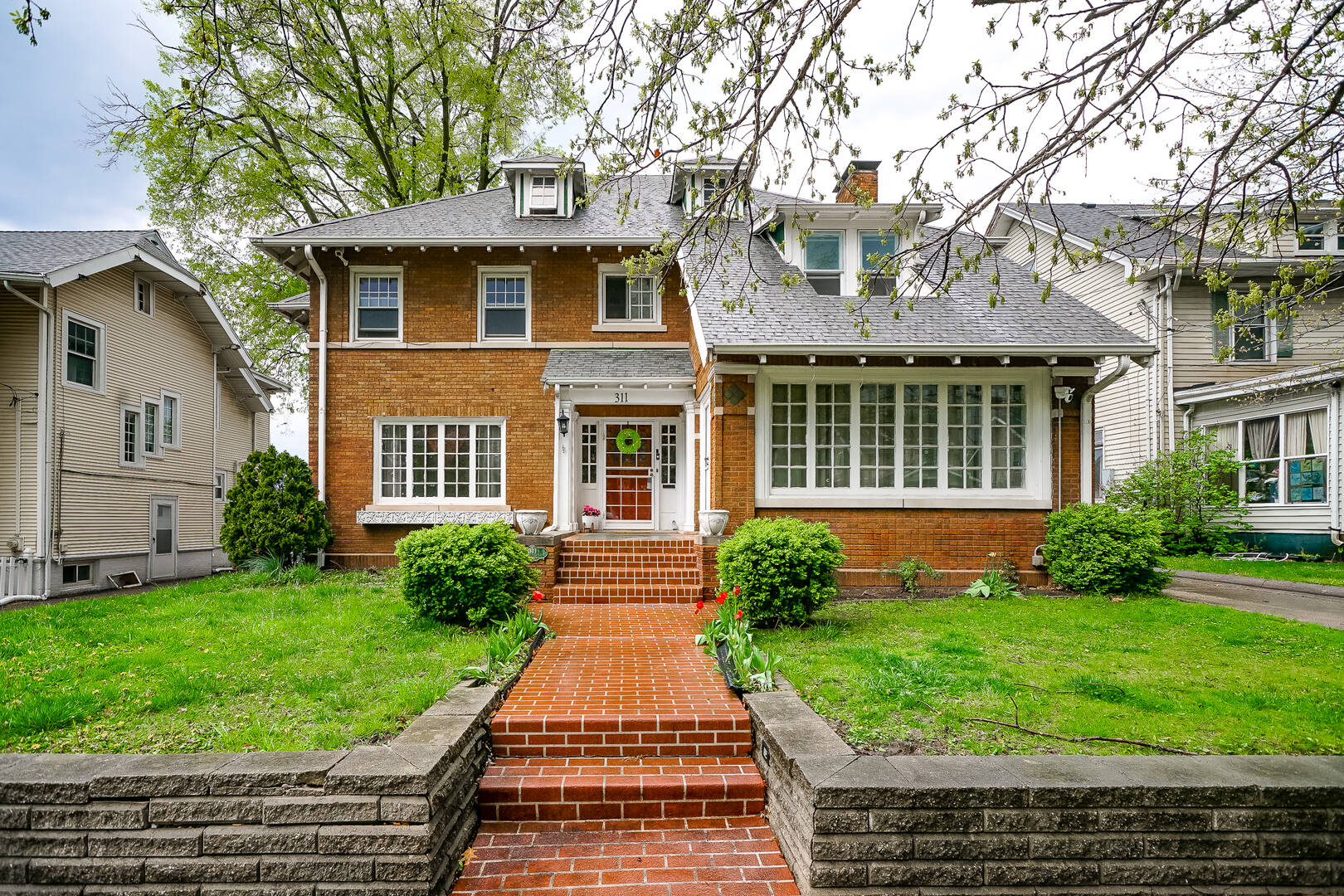 311 W Armstrong Ave Peoria, IL 61604