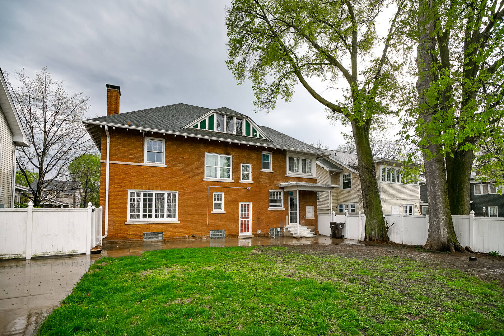 311 W Armstrong Ave Peoria, IL 61604