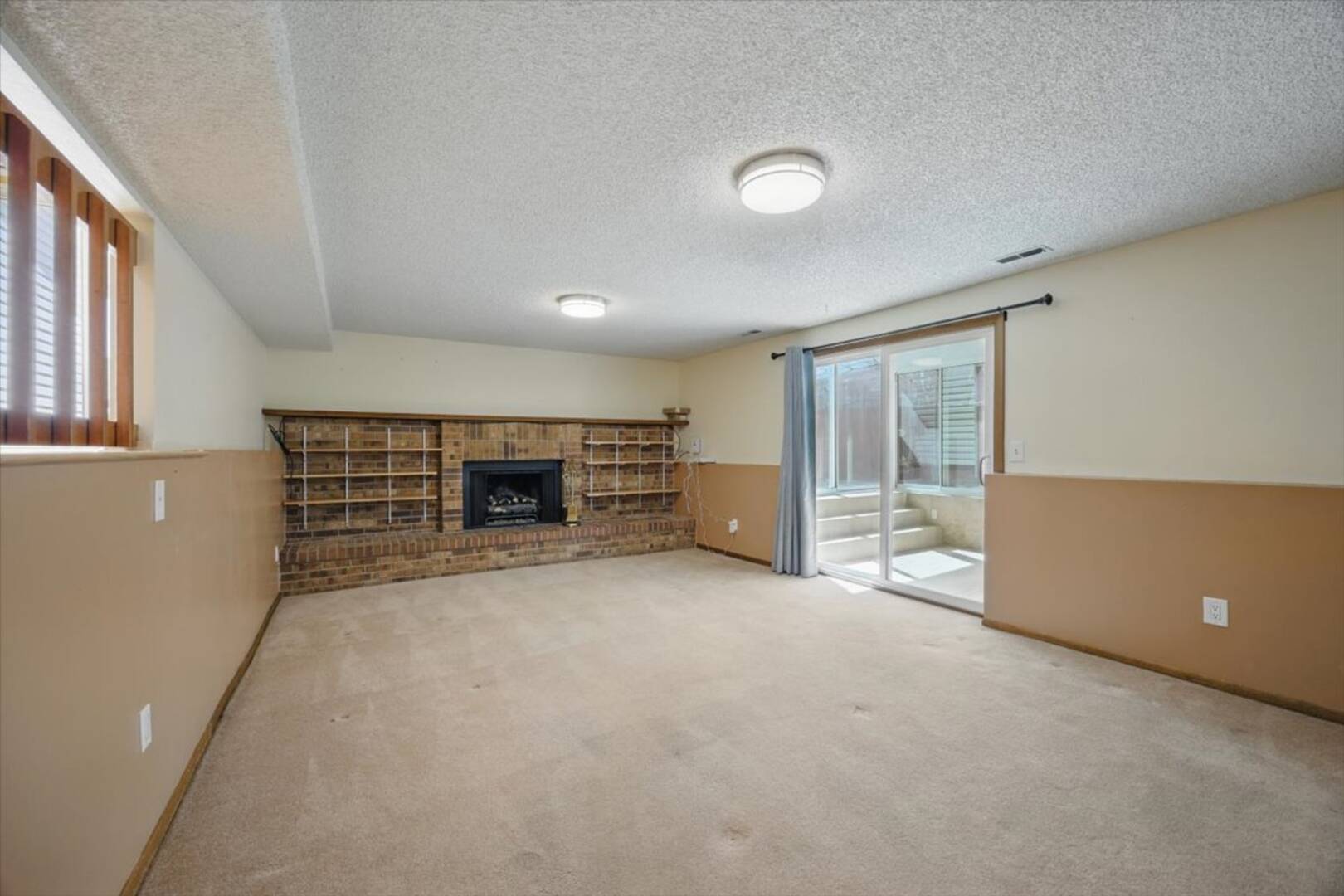 1161 Amsterdam Dr Colorado Springs, CO 80907