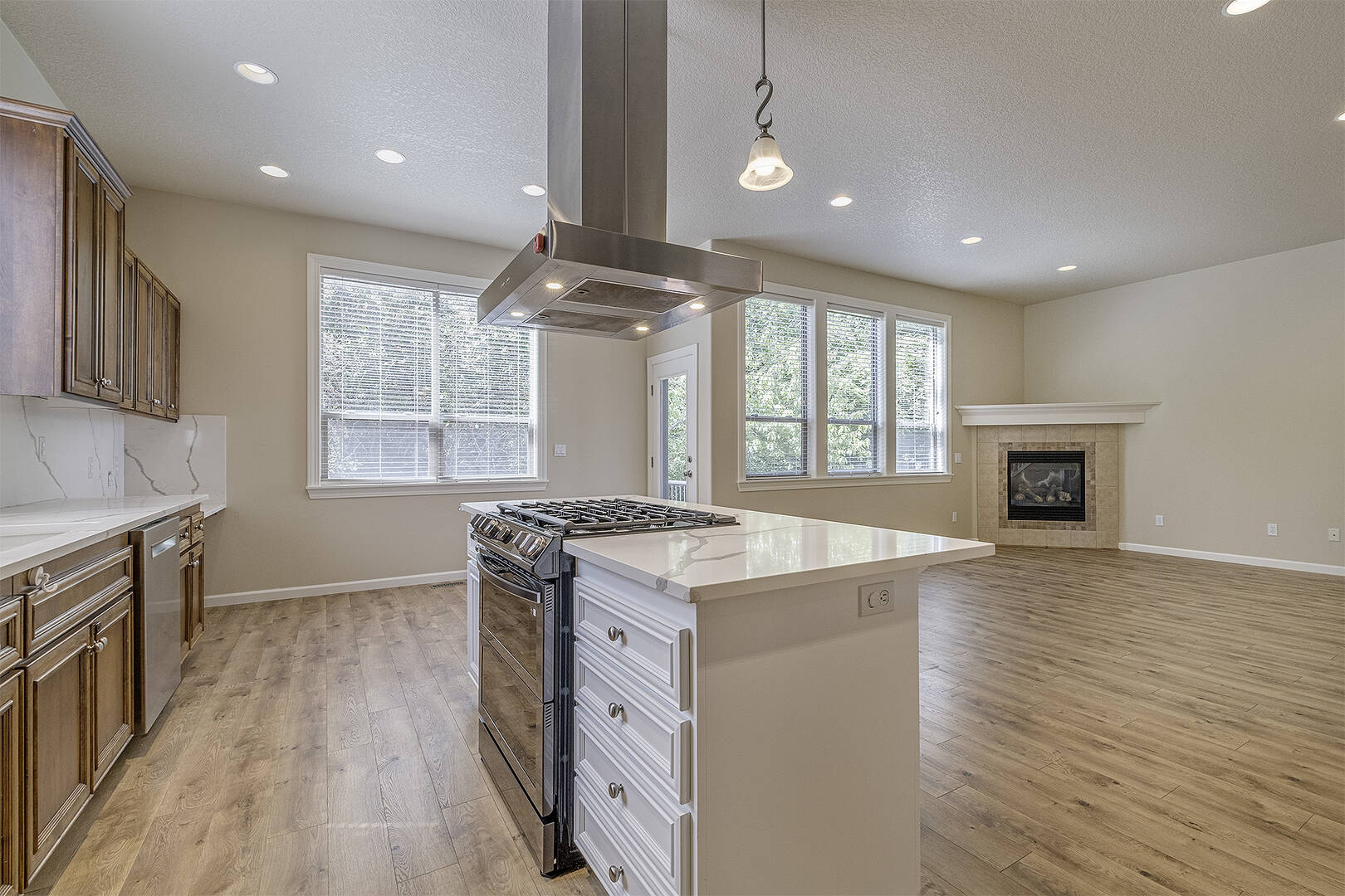 6816 NE Willowgrove St Hillsboro, OR 97124
