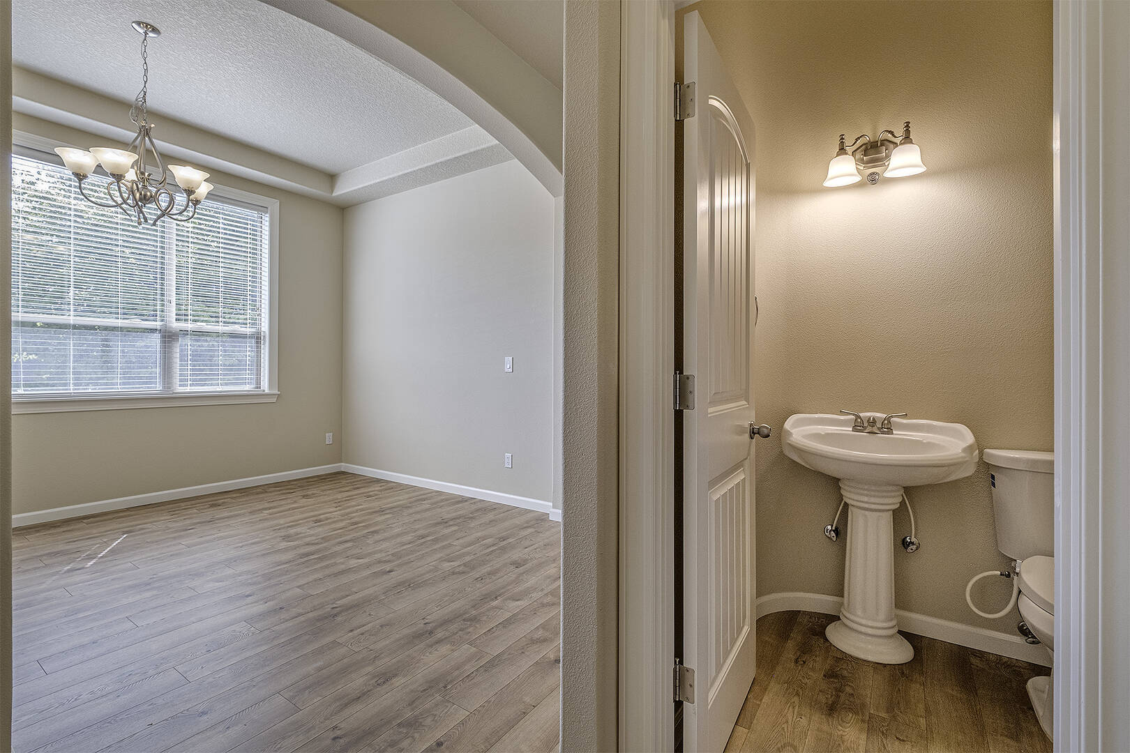 6816 NE Willowgrove St Hillsboro, OR 97124