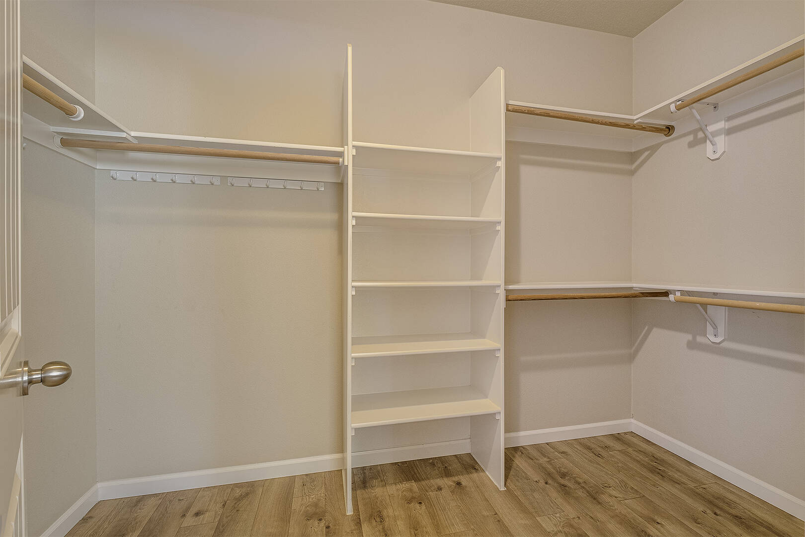 6816 NE Willowgrove St Hillsboro, OR 97124