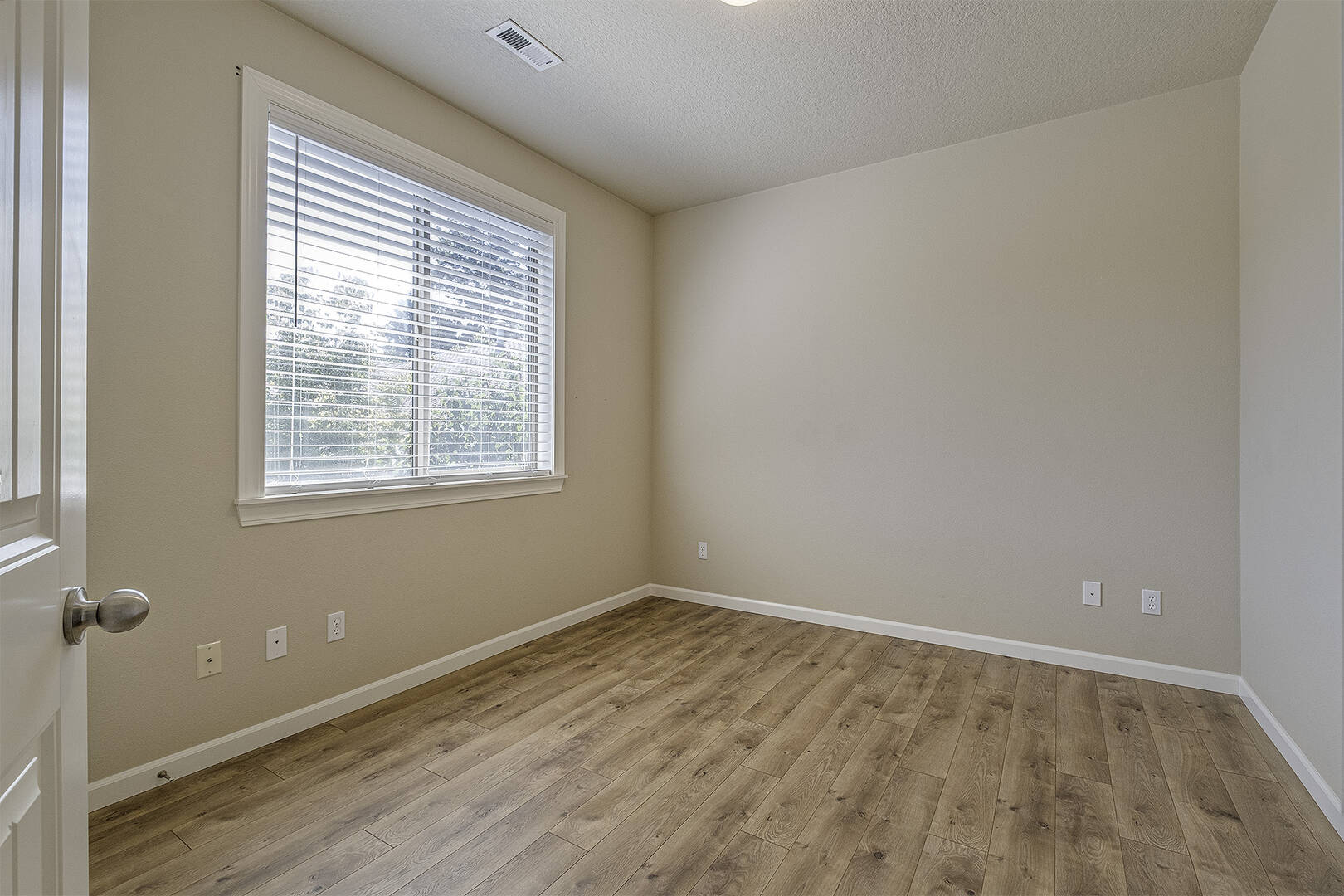 6816 NE Willowgrove St Hillsboro, OR 97124