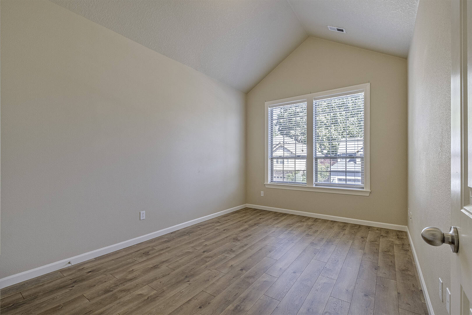 6816 NE Willowgrove St Hillsboro, OR 97124