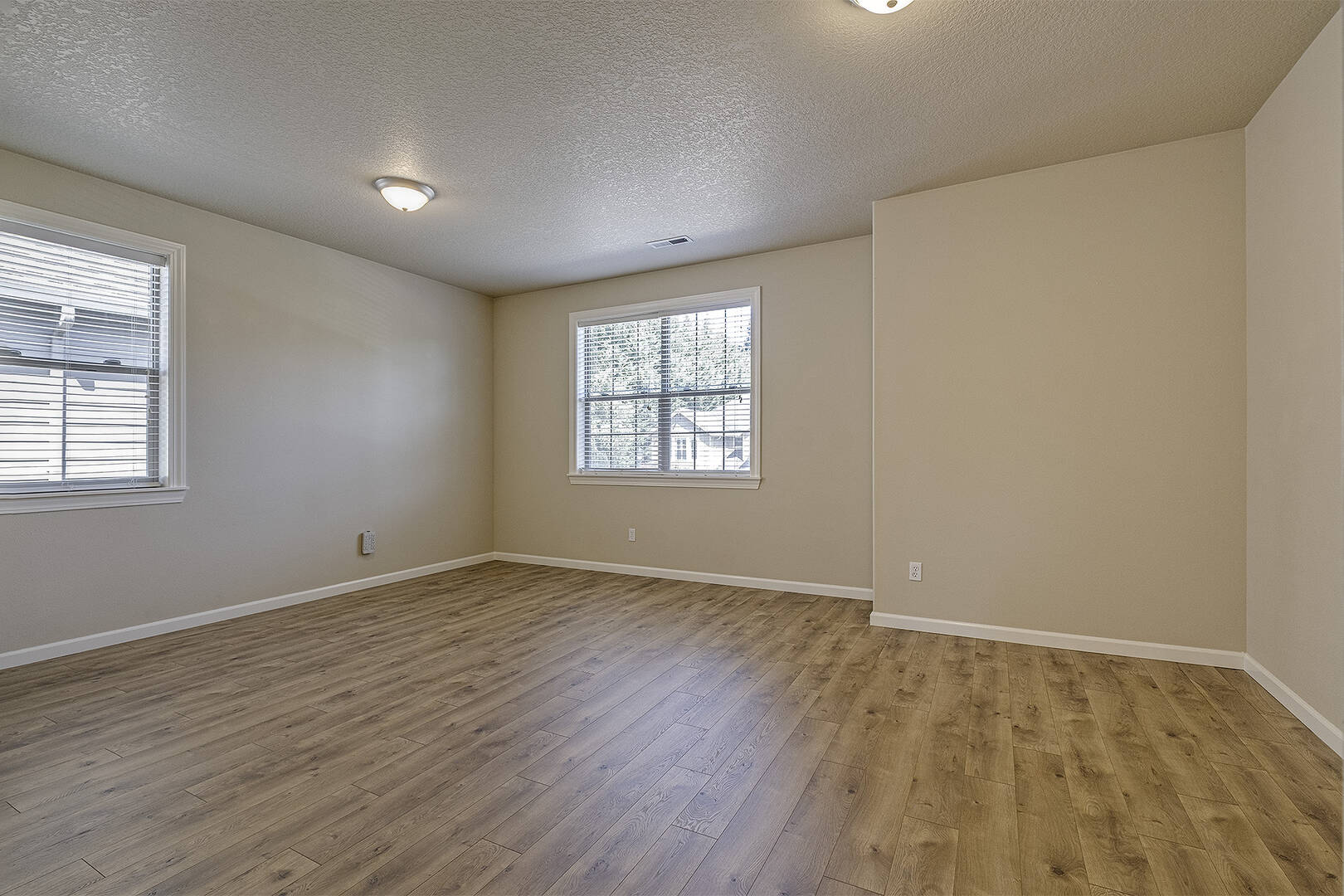 6816 NE Willowgrove St Hillsboro, OR 97124