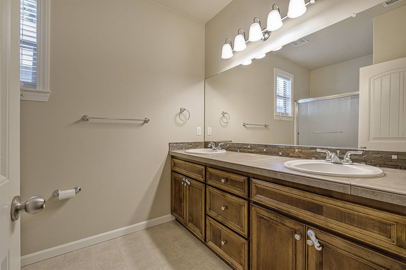 6816 NE Willowgrove St Hillsboro, OR 97124