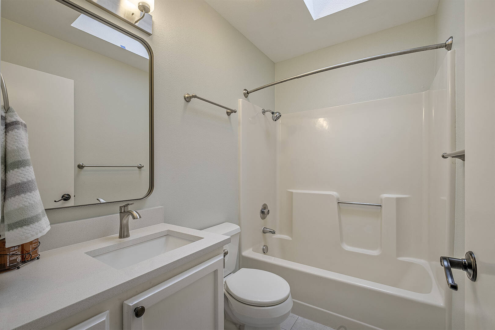 71 Kingsgate Rd Lake Oswego, OR 97035
