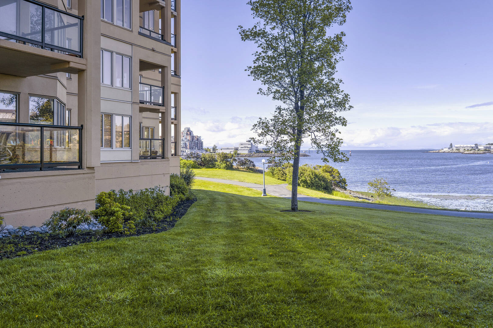 205 Kimta Rd Unit 212 Victoria, BC V9A6T5