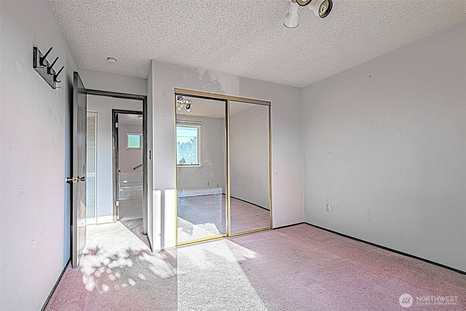 24427 14th Ave S Des Moines, WA 98198