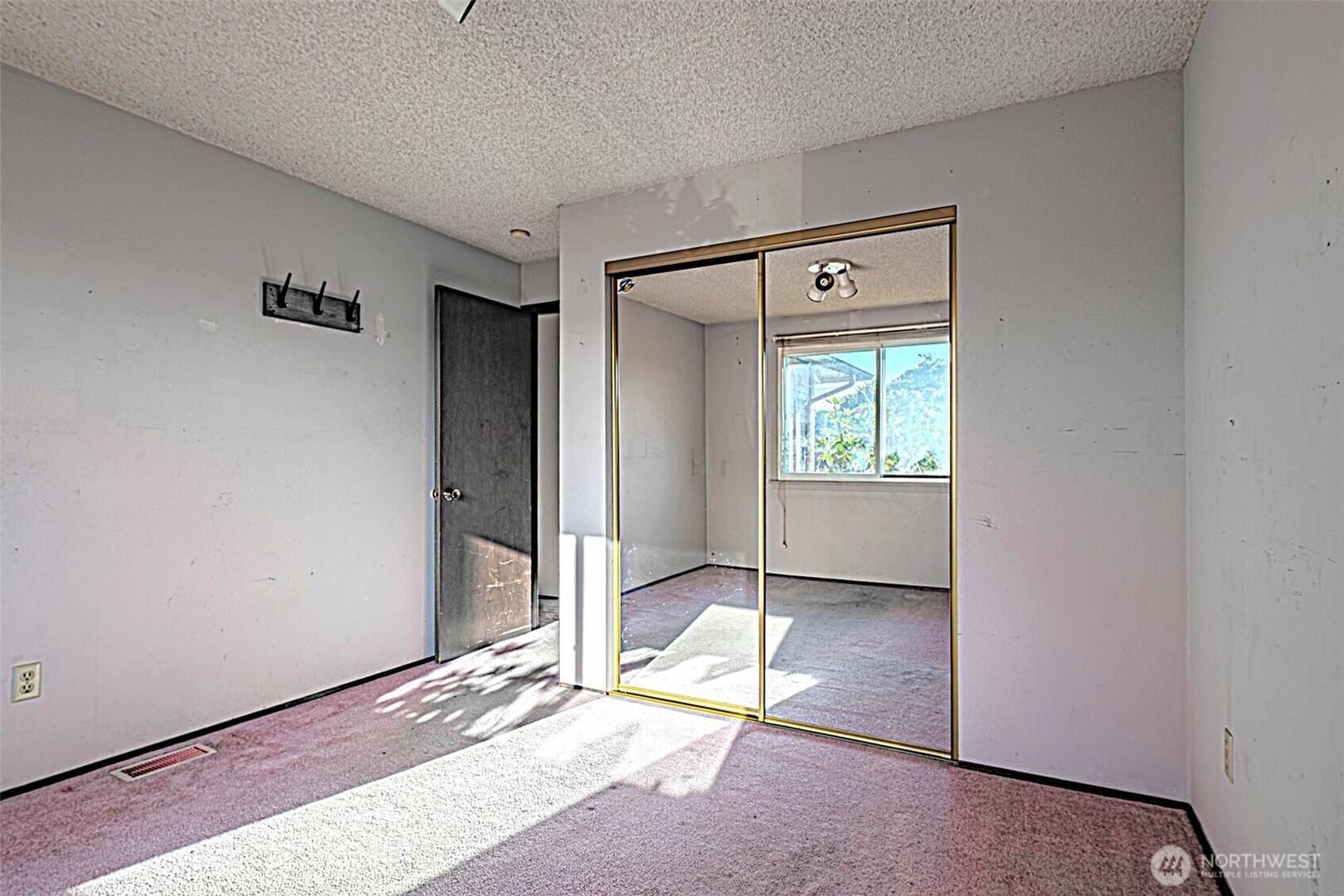 24427 14th Ave S Des Moines, WA 98198