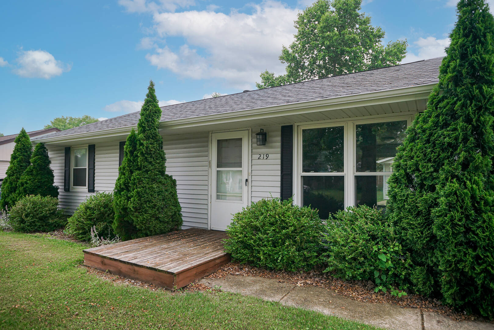 219 Linnhill Lane Washington, IL 61571