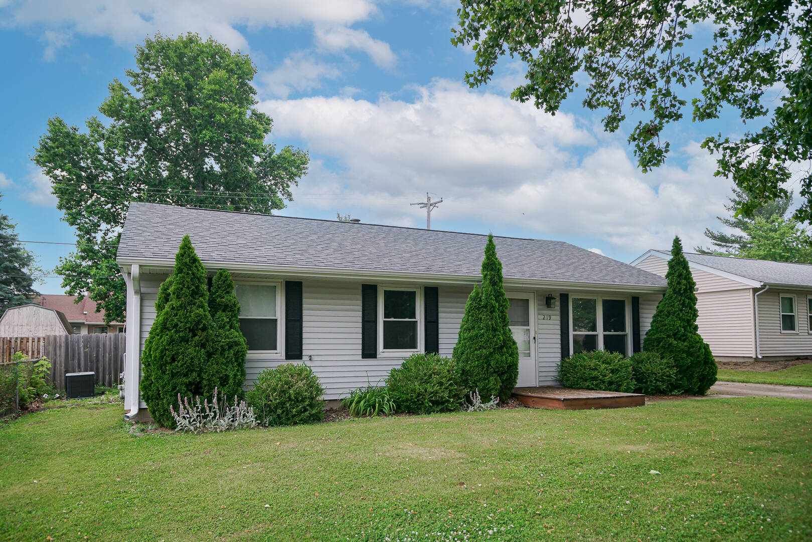 219 Linnhill Lane Washington, IL 61571