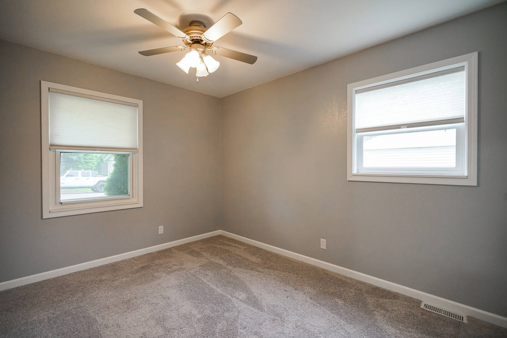 219 Linnhill Lane Washington, IL 61571