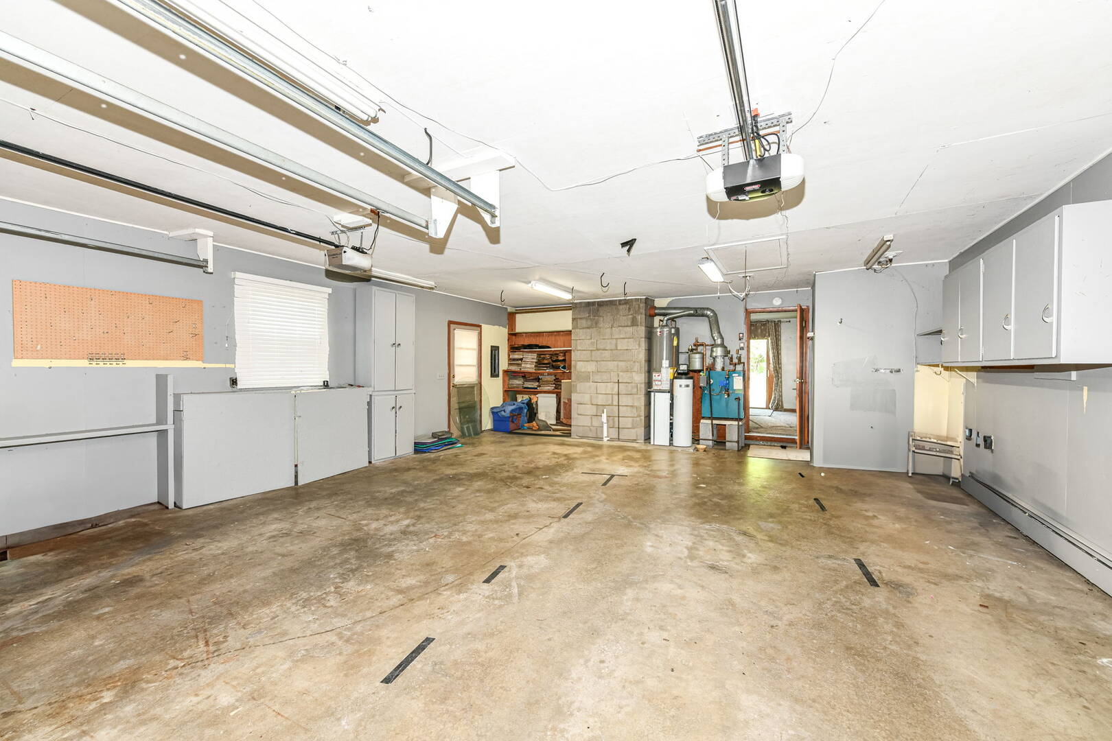 124 N Mustin Dr.,  Anderson, IN 46012