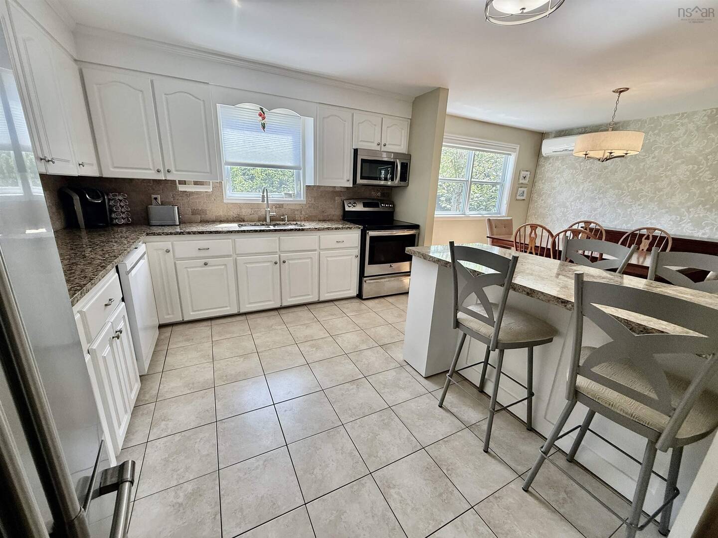 58 Shoreview Dr Bedford, NS B4A1V5