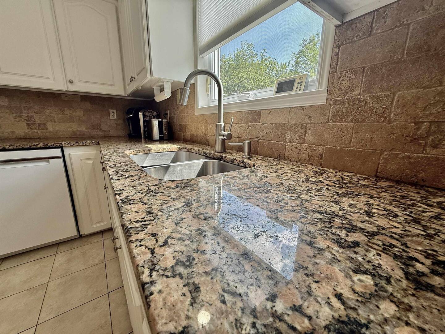 58 Shoreview Dr Bedford, NS B4A1V5
