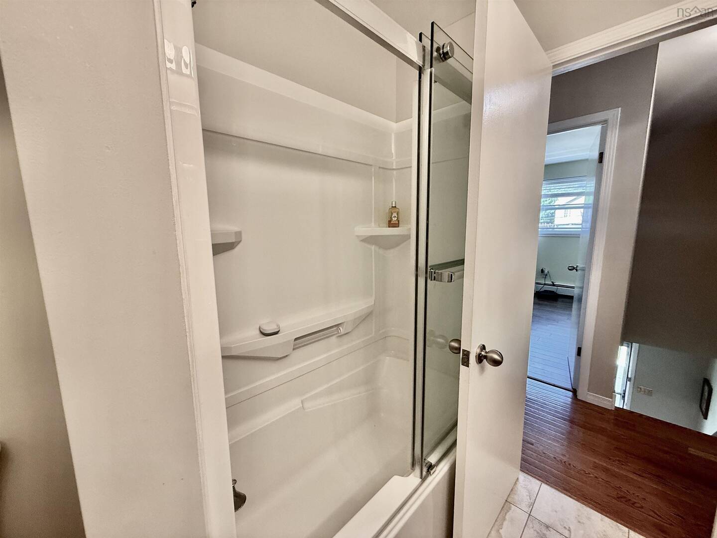 58 Shoreview Dr Bedford, NS B4A1V5