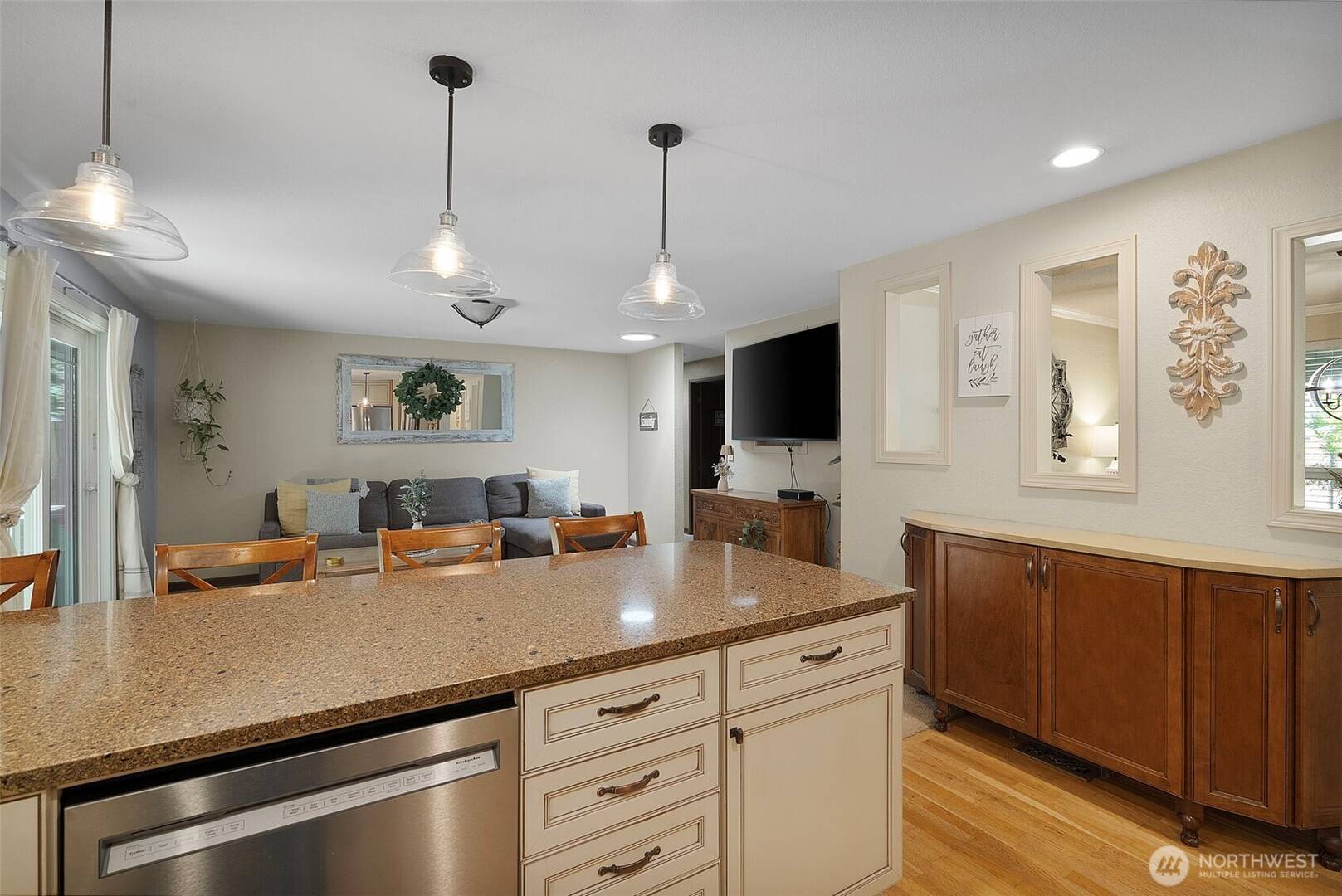 5913 87th Ave W University Place, WA 98467