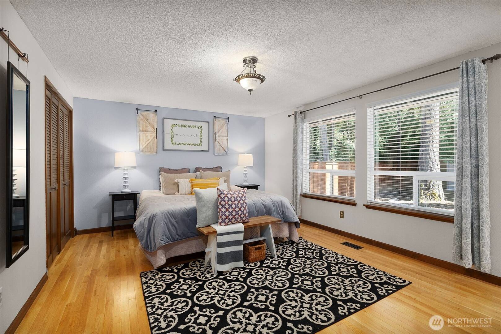 5913 87th Ave W University Place, WA 98467