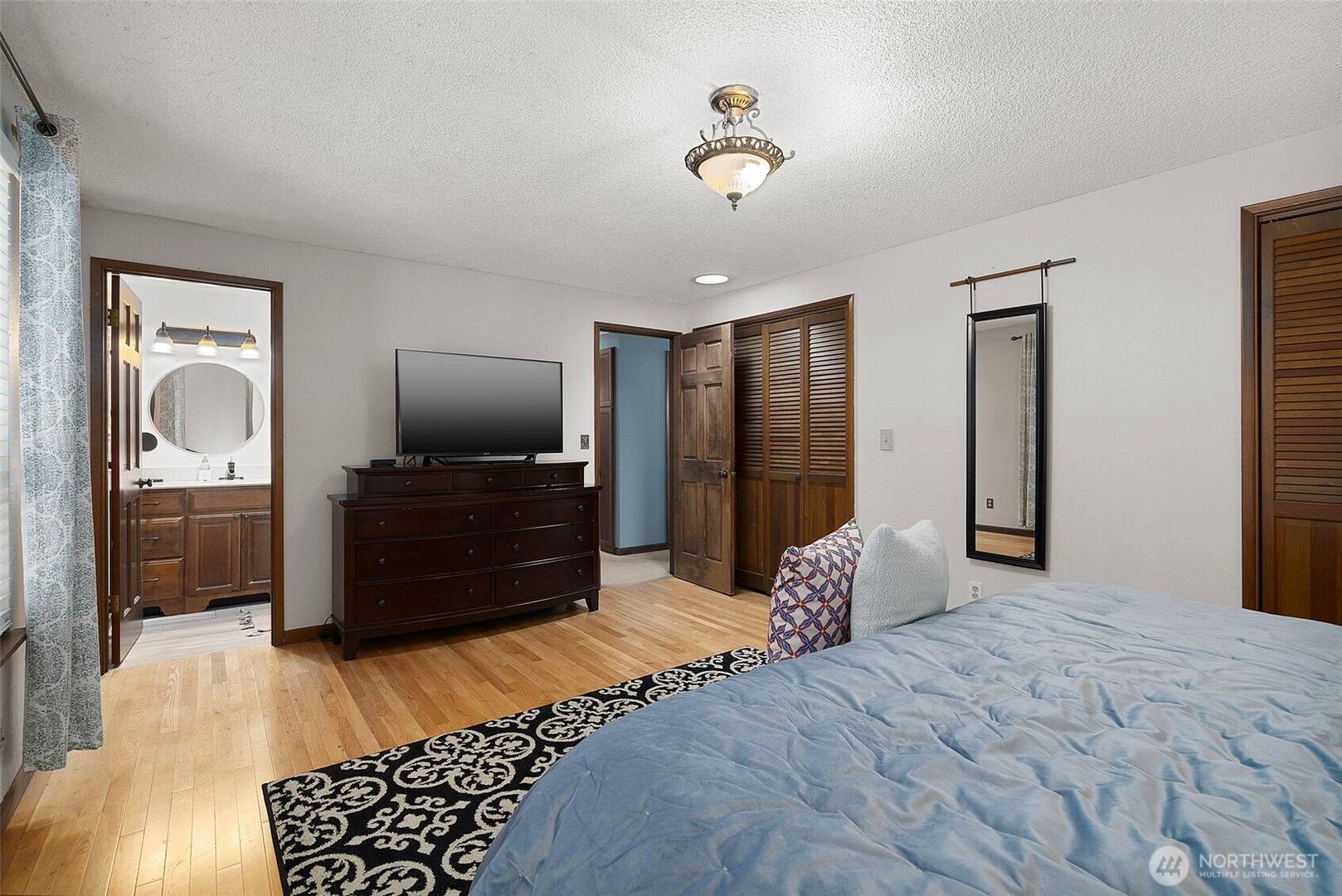 5913 87th Ave W University Place, WA 98467