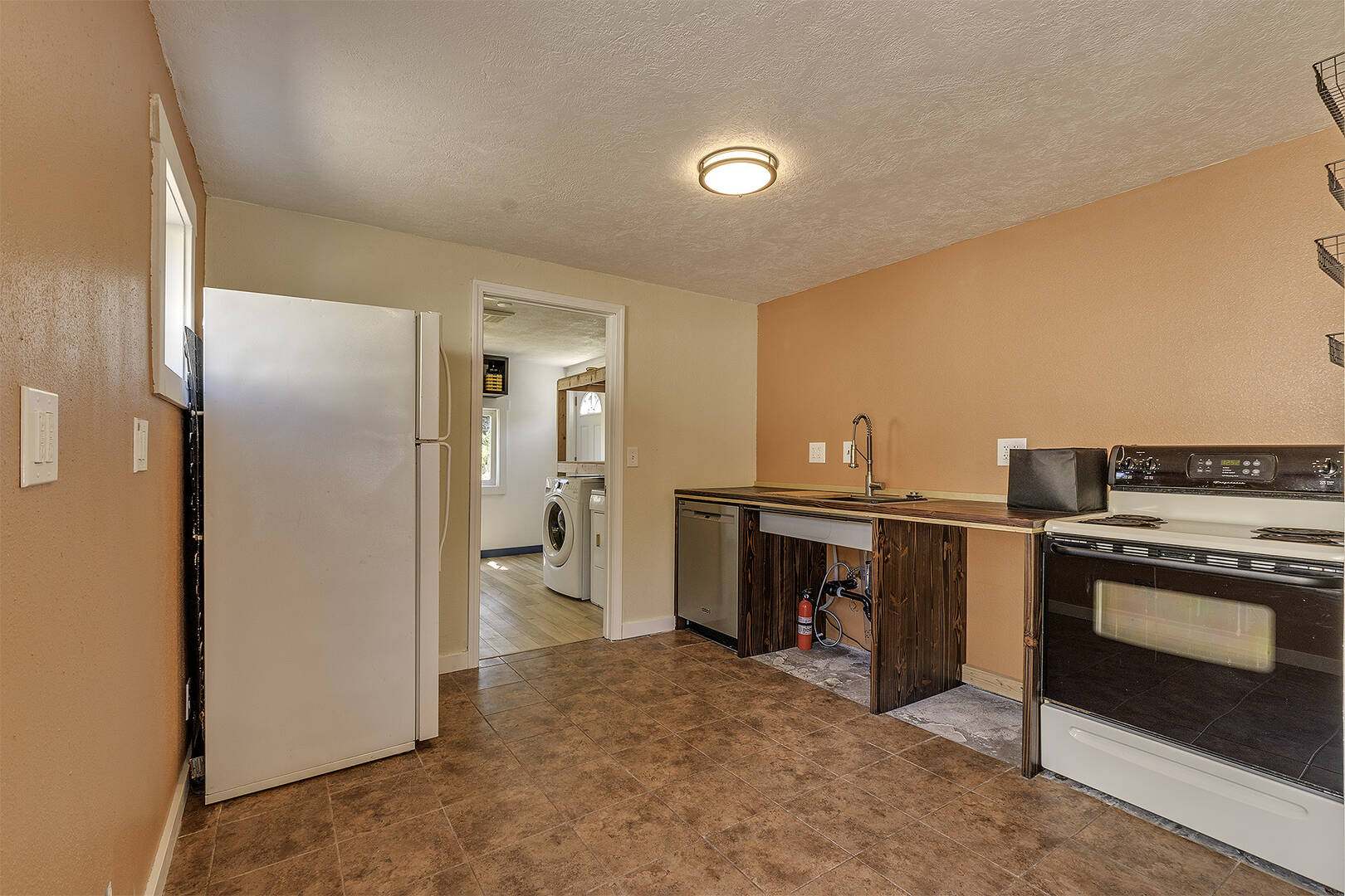 9508 NE Gertz Cir Portland, OR 97211