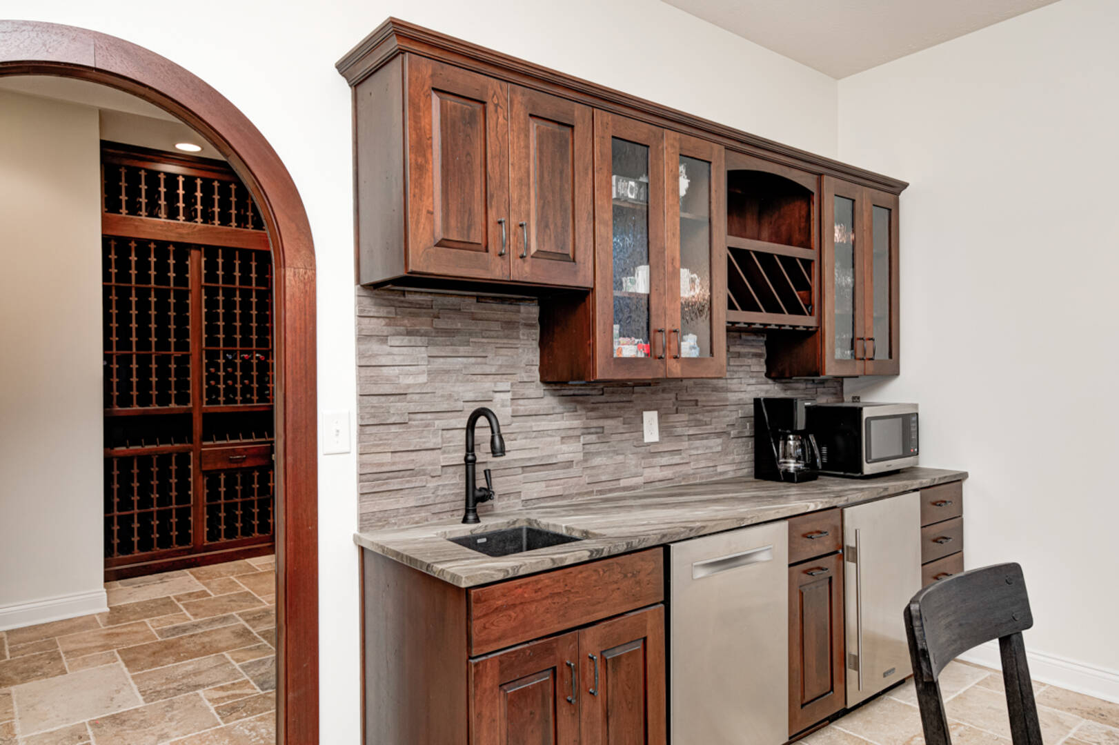 8905 Stonebriar Dr.,  Indianapolis, IN 46259