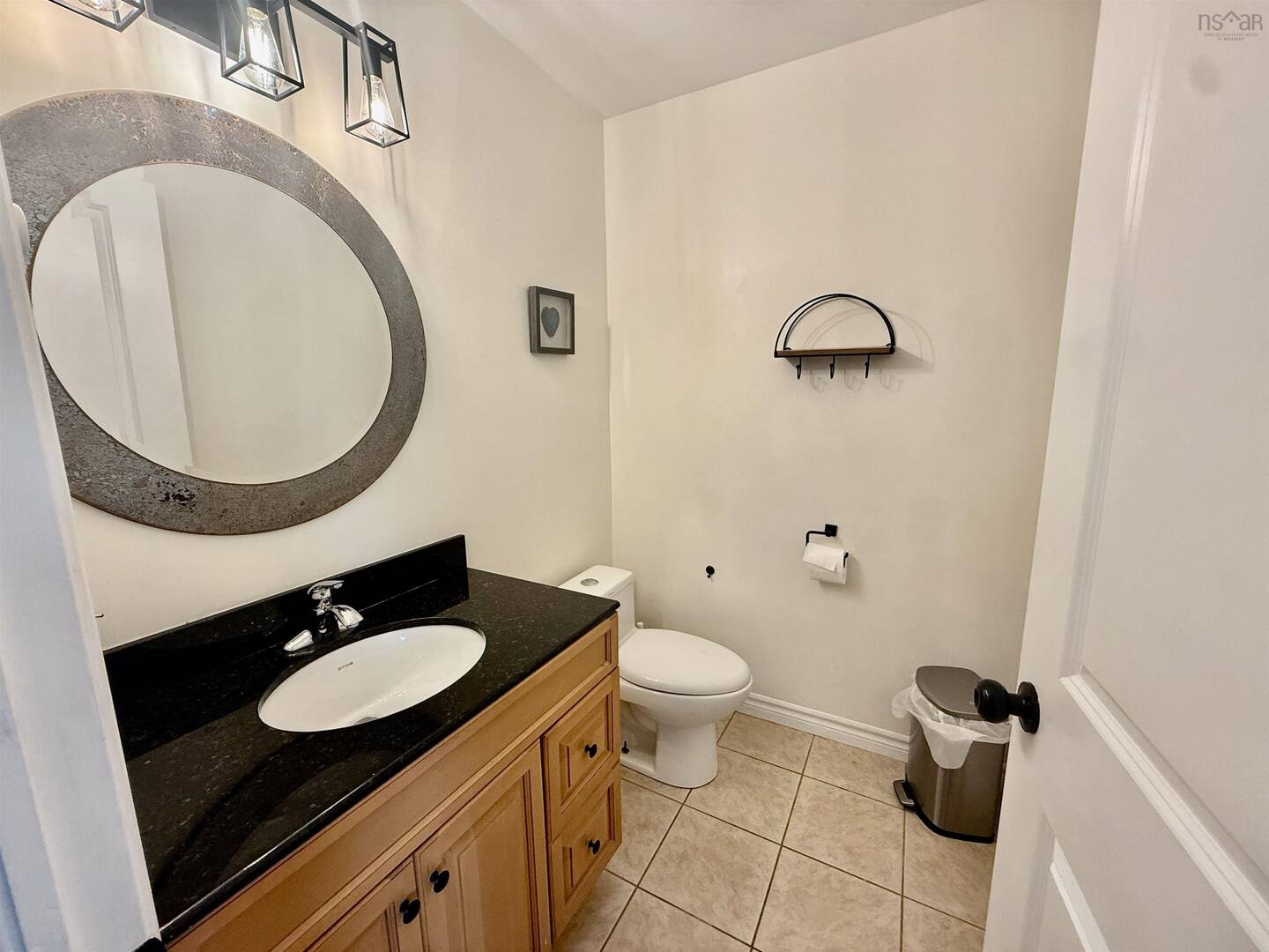 201 Nadia Dr Dartmouth, NS B3A0B1