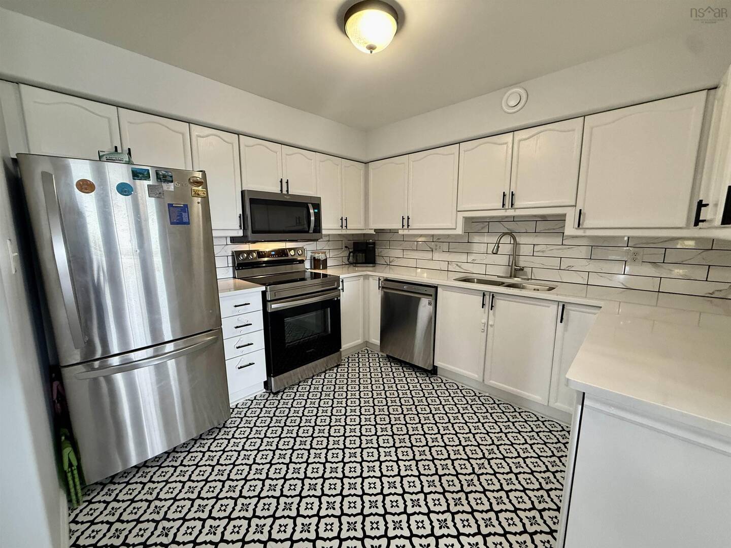 411 512 Parkland Dr Halifax, NS B3S1N1