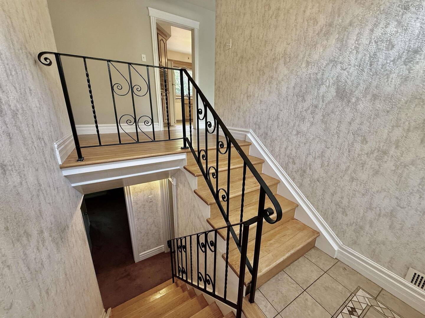 2 Laurentian Dr Halifax, NS B3M3G3