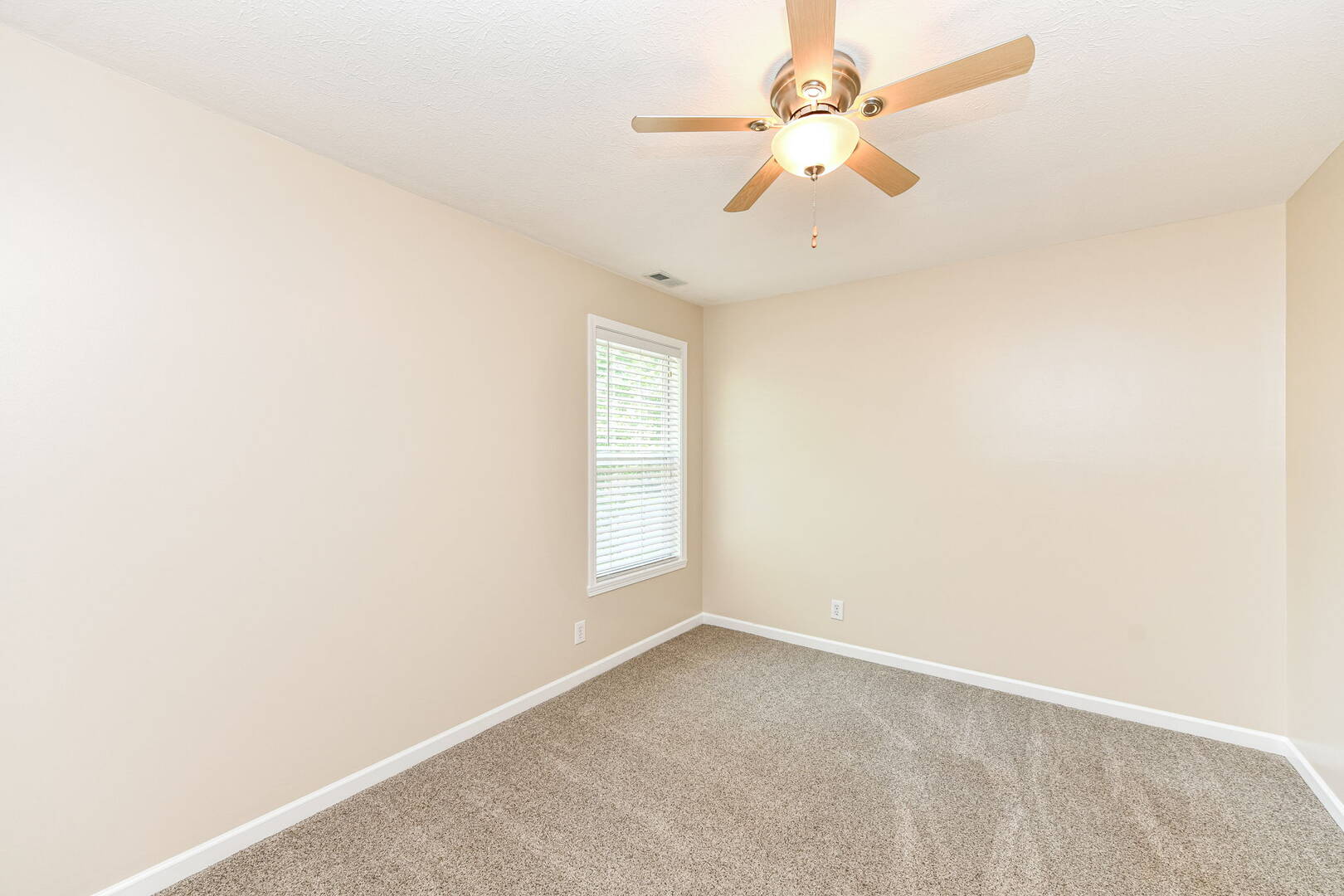 13044 Sweet Briar Pkwy  Fishers, IN 46038