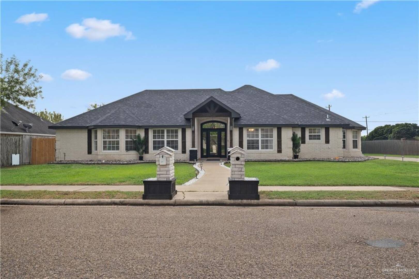 886 Quail Hollow Dr Weslaco, TX 78596