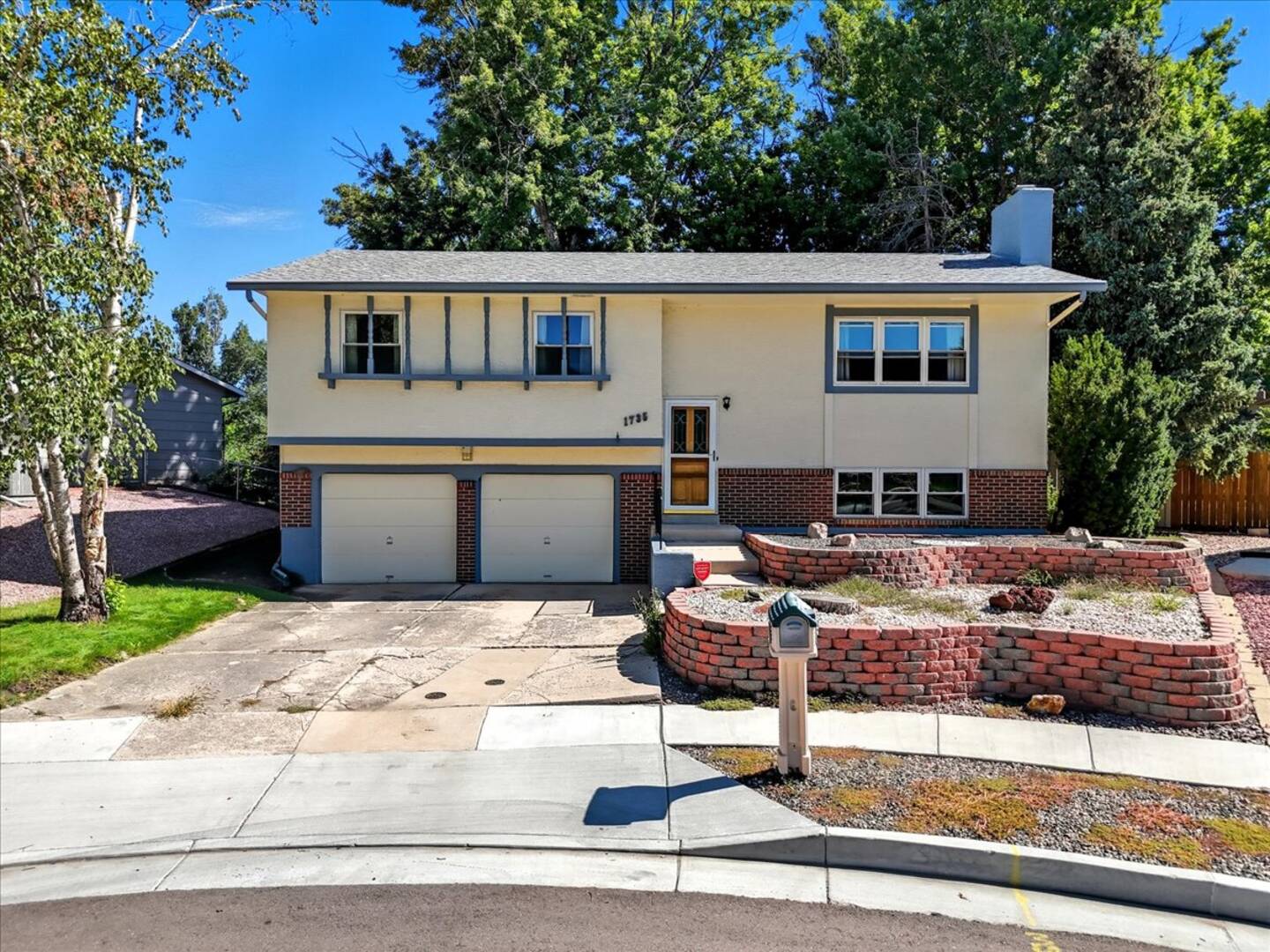 1735 Wooten Road Colorado Springs, CO 80915