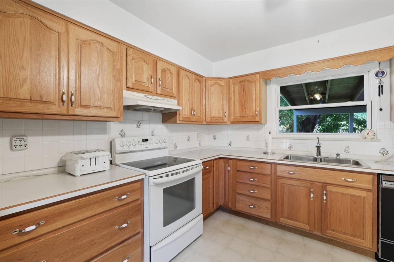1735 Wooten Road Colorado Springs, CO 80915