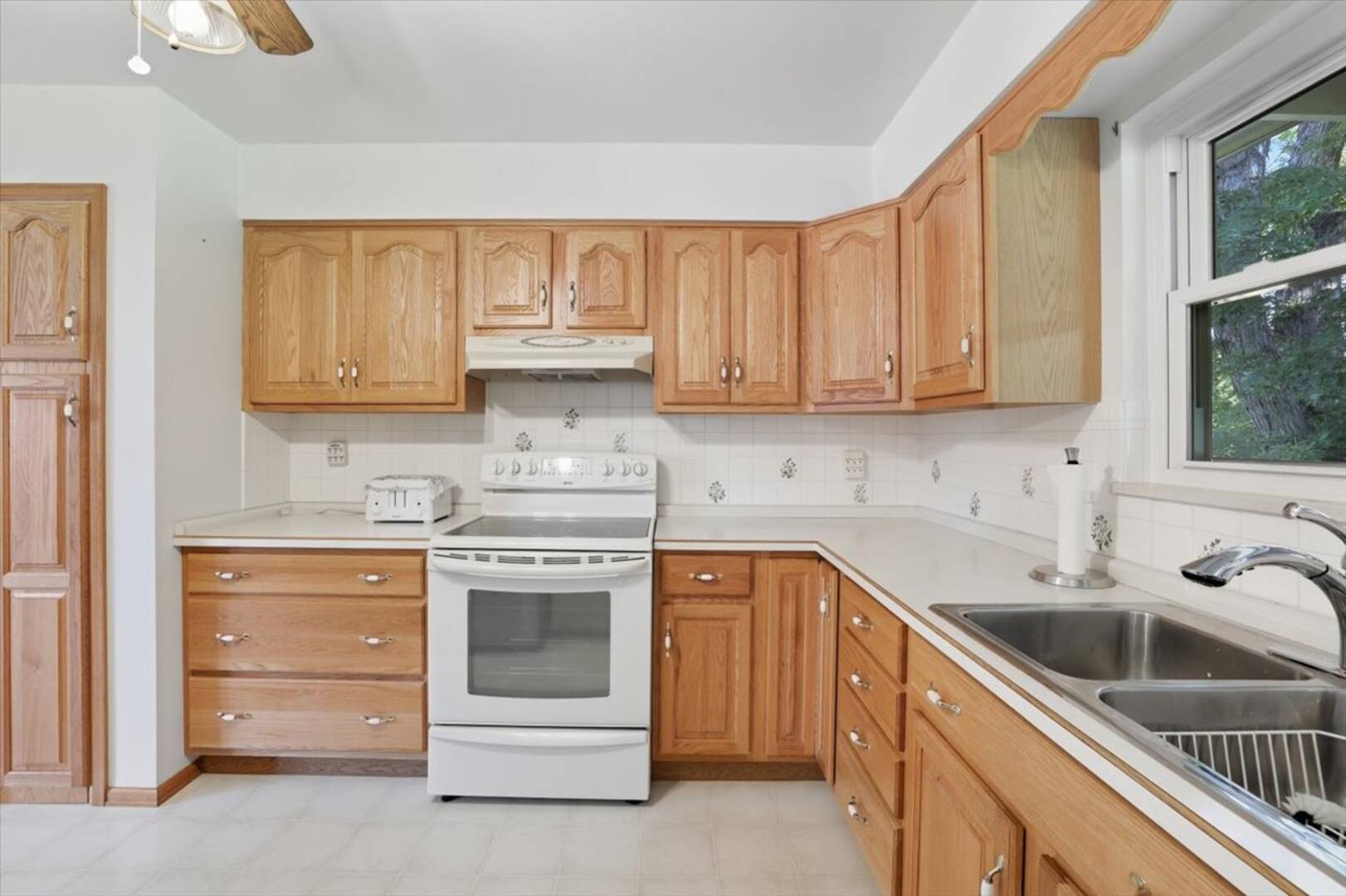 1735 Wooten Road Colorado Springs, CO 80915