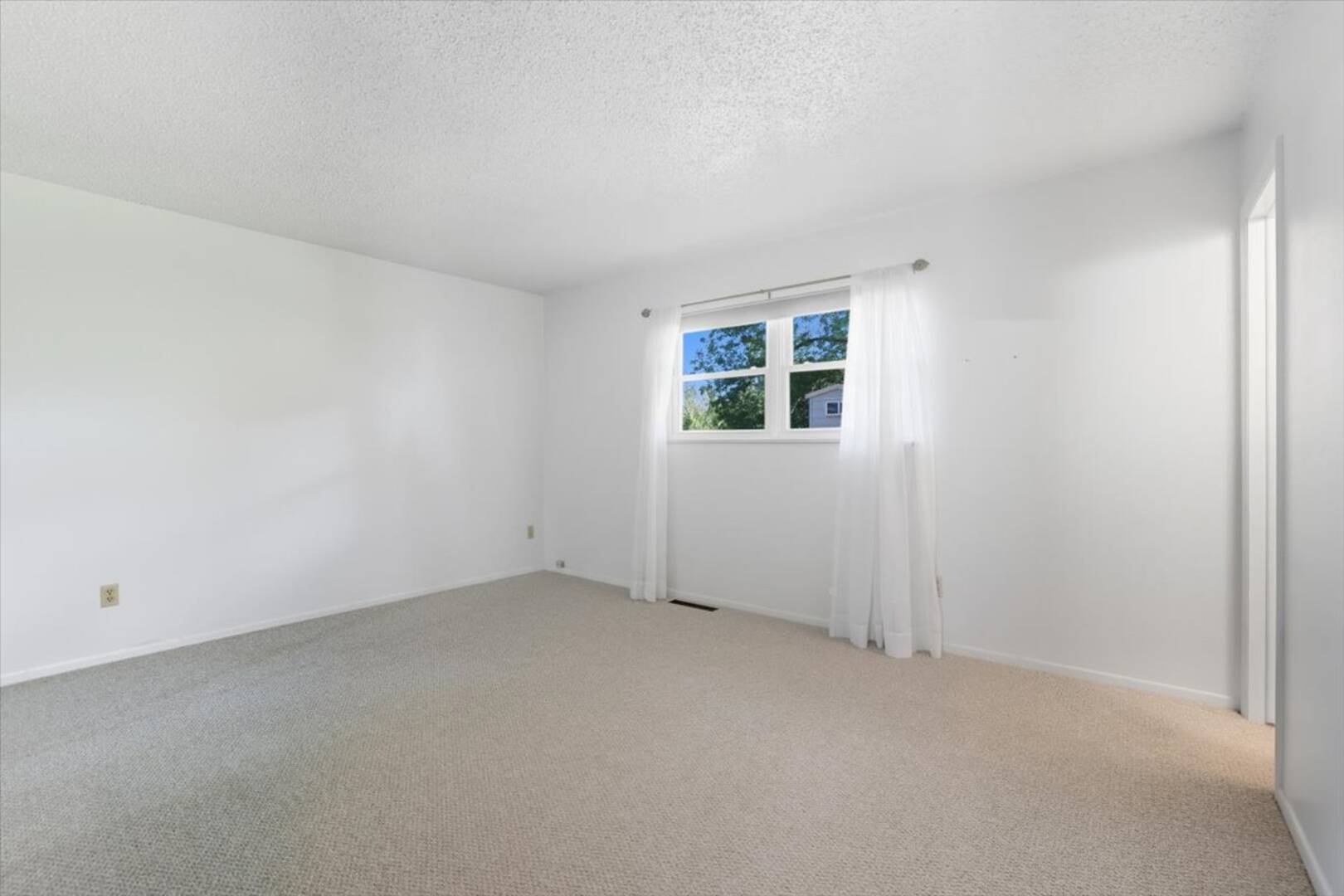 1735 Wooten Road Colorado Springs, CO 80915