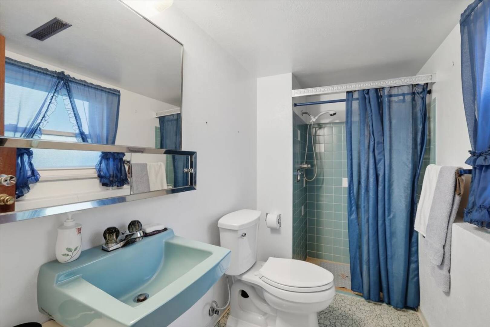 1735 Wooten Road Colorado Springs, CO 80915