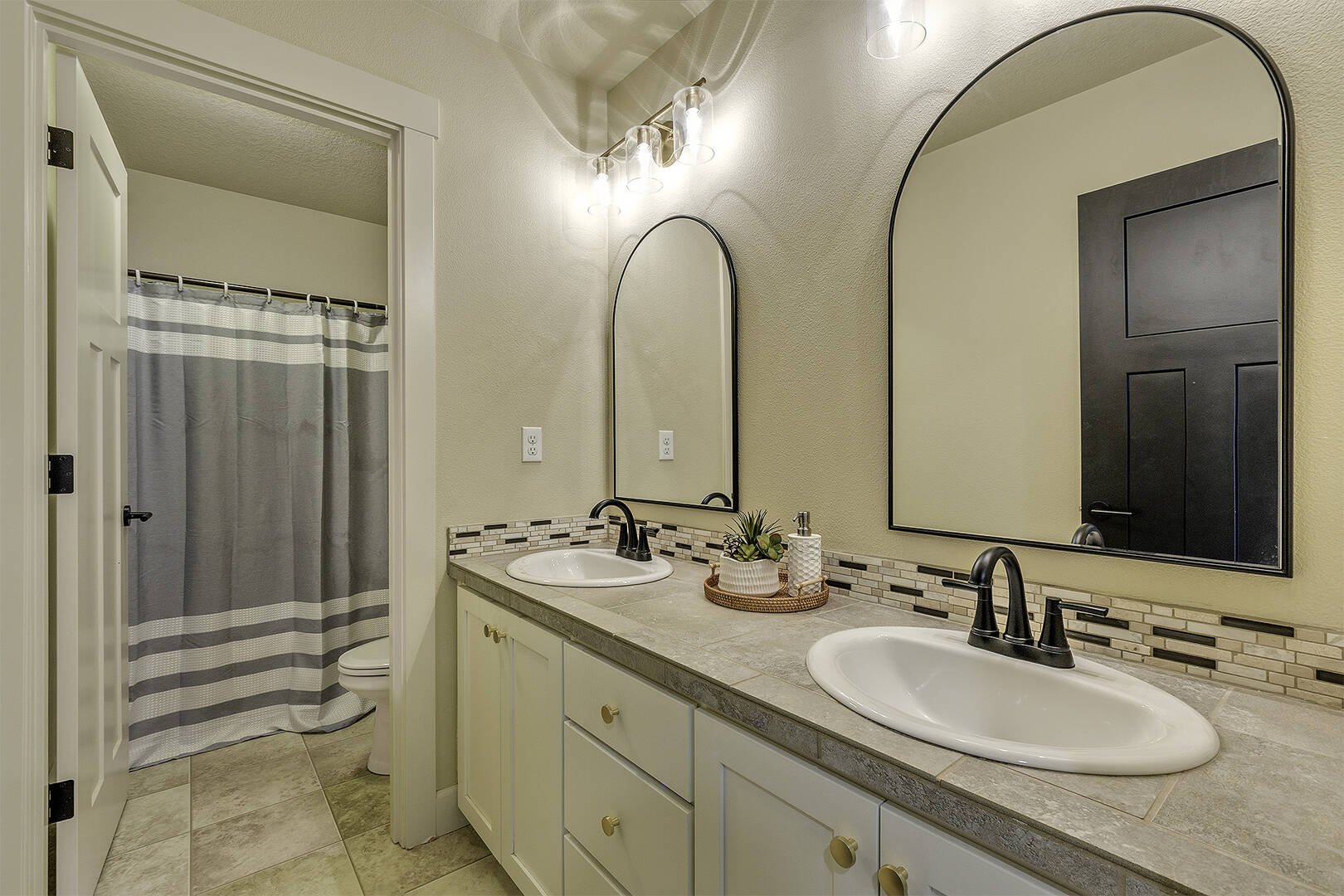 13255 SW Hazelcrest Way Tigard, OR 97224