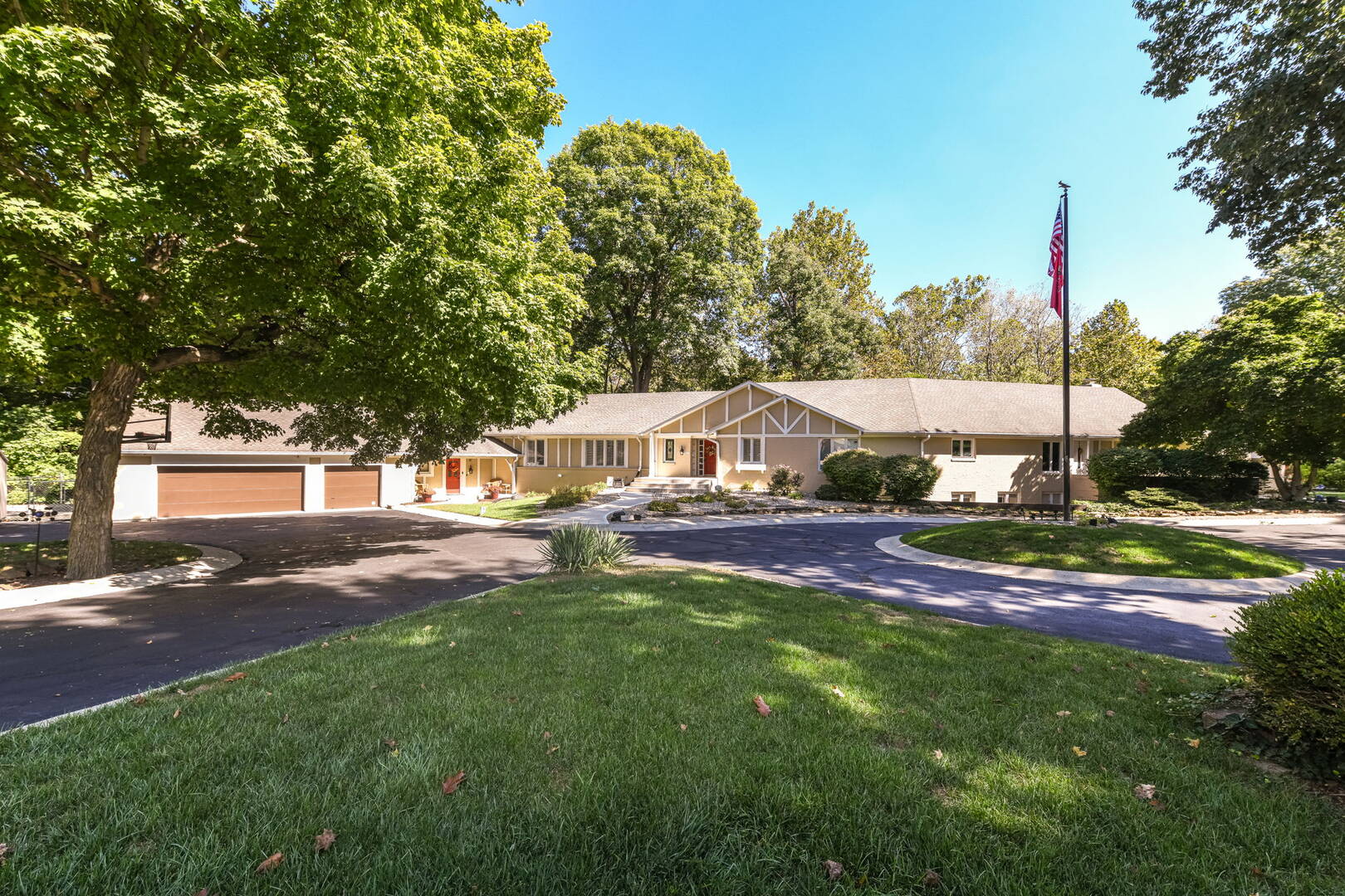 8215 Sunray Ct., Indianapolis, IN 46278