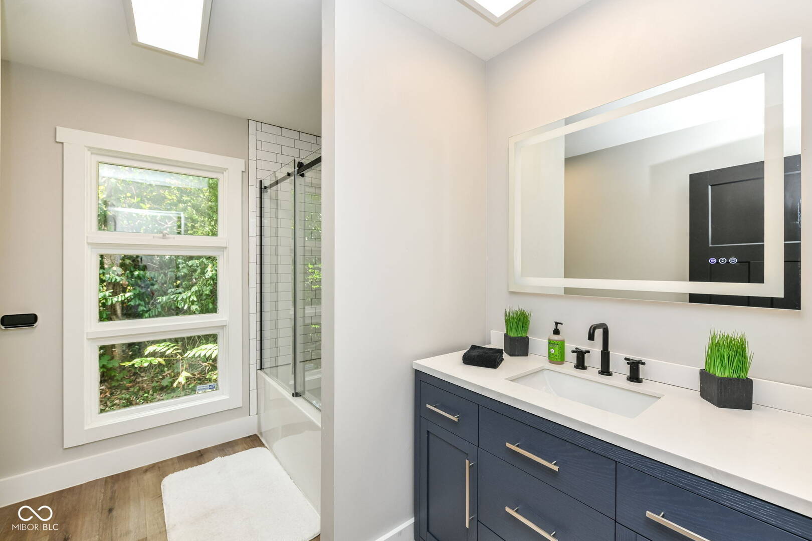 3737 E 71st St Indianapolis, IN 46220
