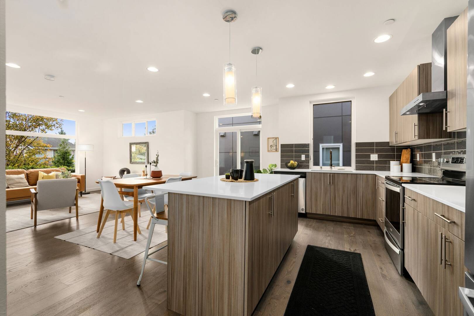 6012 S. 127th Lane Seattle, WA 98178