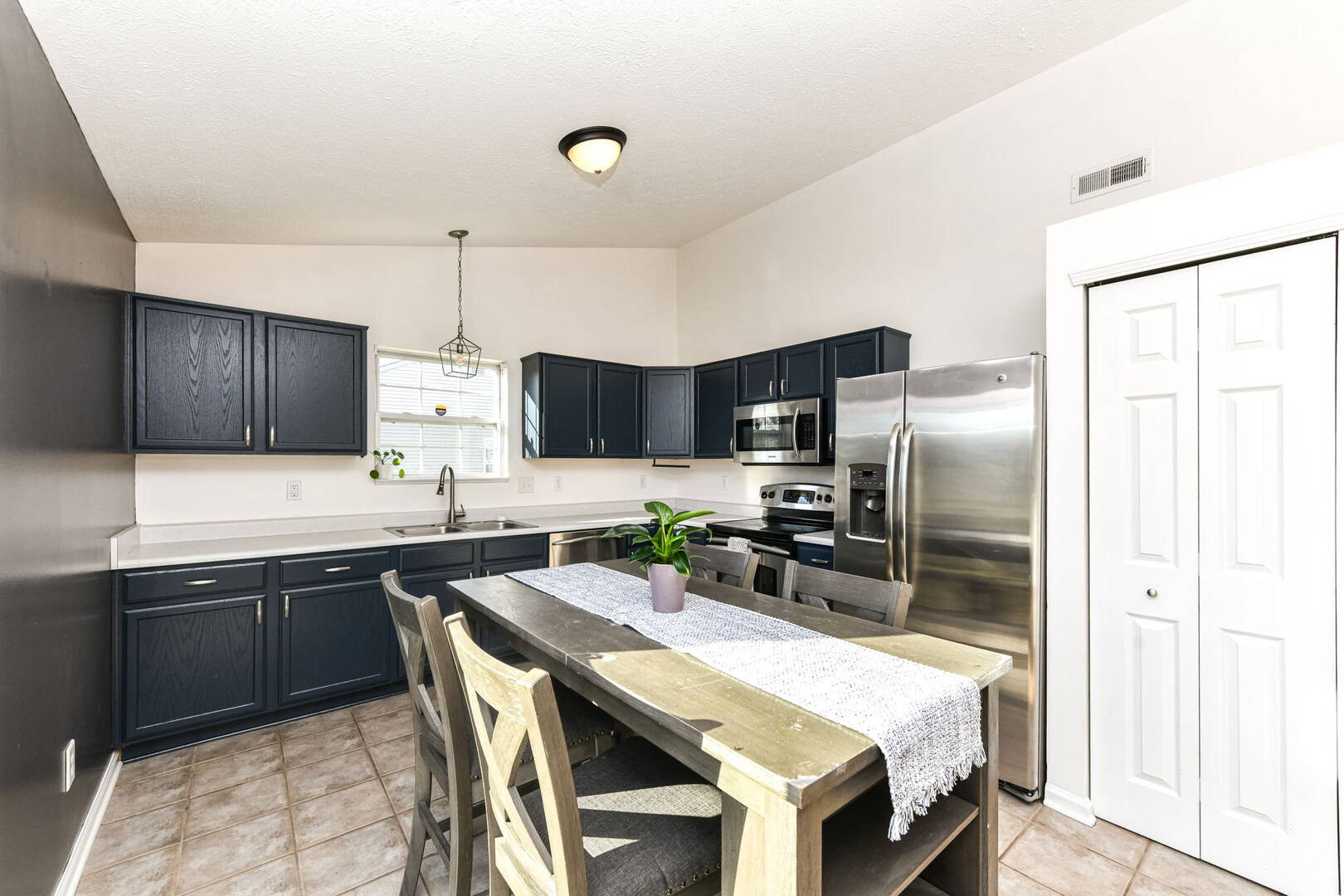 6847 W Odessa Way, McCordsville, IN 46055
