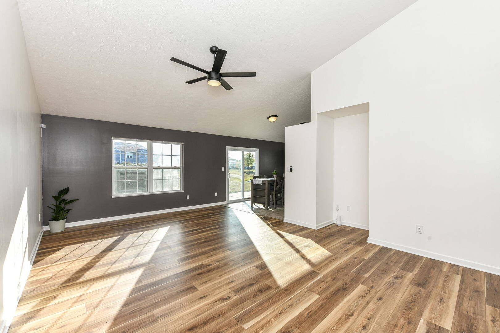 6847 W Odessa Way, McCordsville, IN 46055