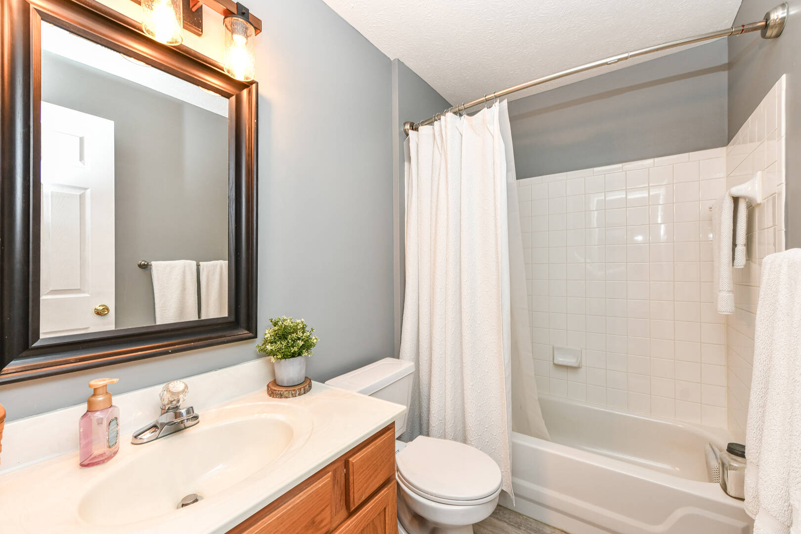 8418 Glenwillow Ln. Unit 205 Indpls, In 46278