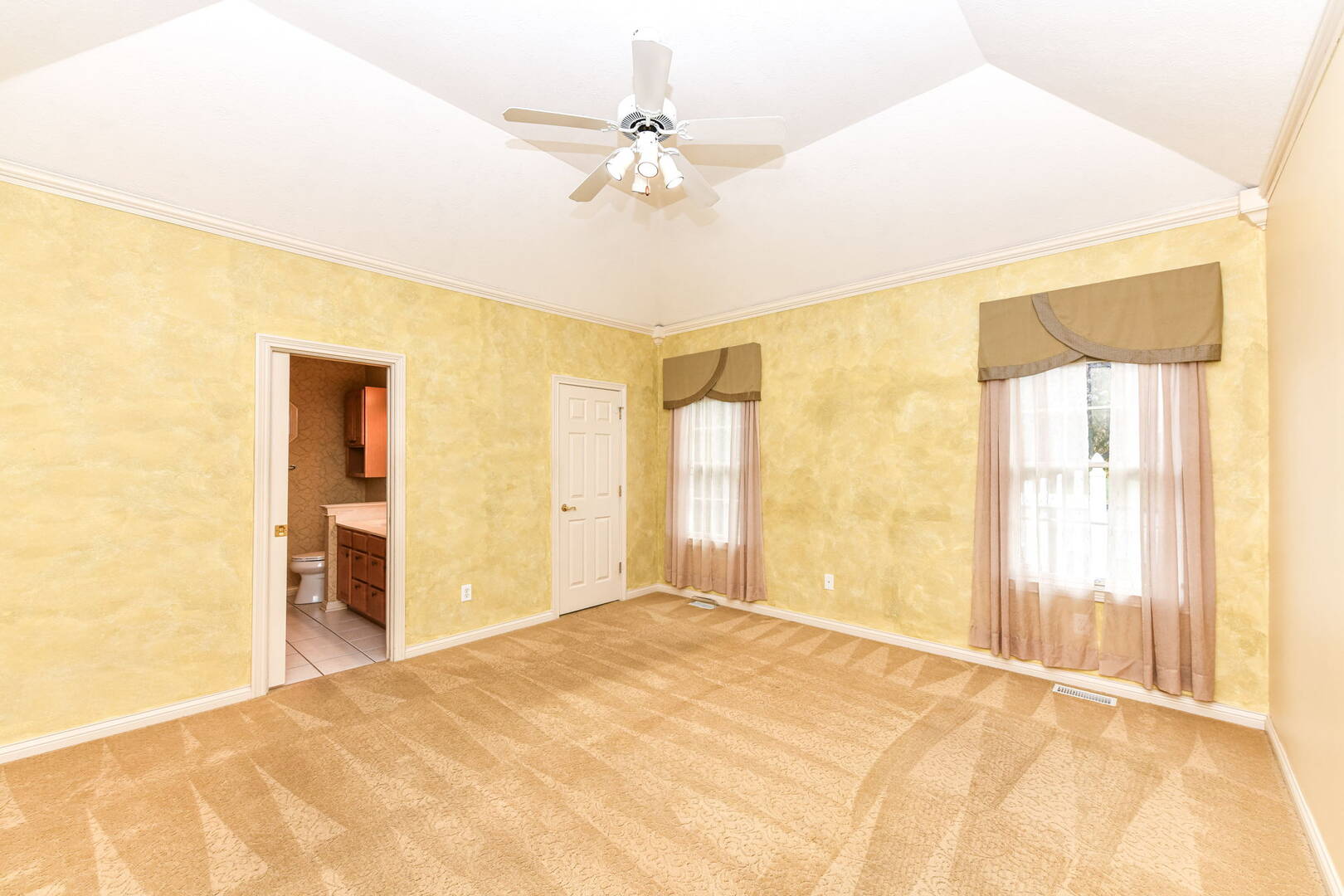 10077 Gemstone Dr., Noblesville, IN 46060