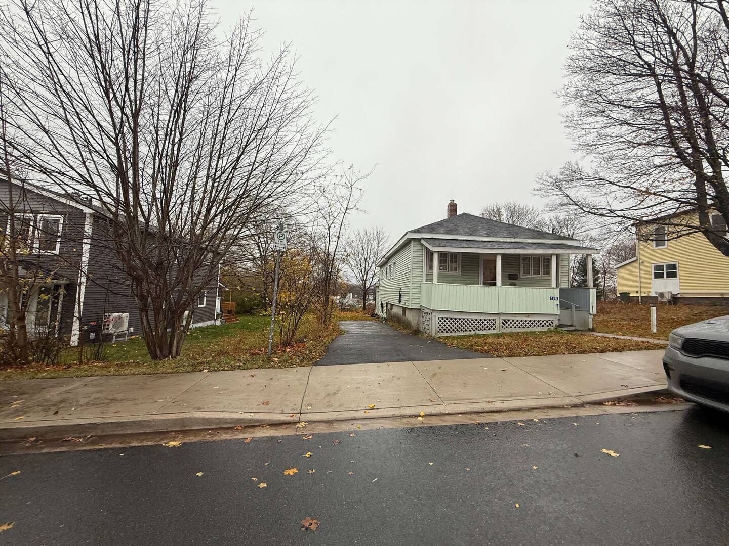 198 Renfrew St Dartmouth, NS B2Y2M5