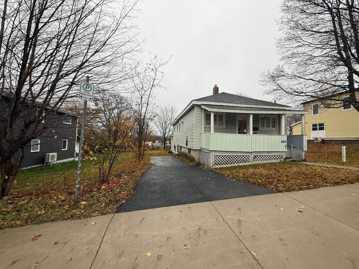 198 Renfrew St Dartmouth, NS B2Y2M5