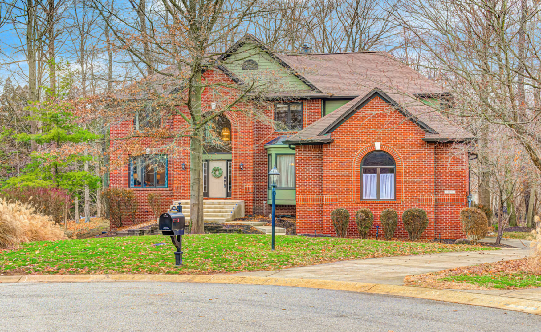 12214 Ridgeside Rd., Indianapolis, IN 46256