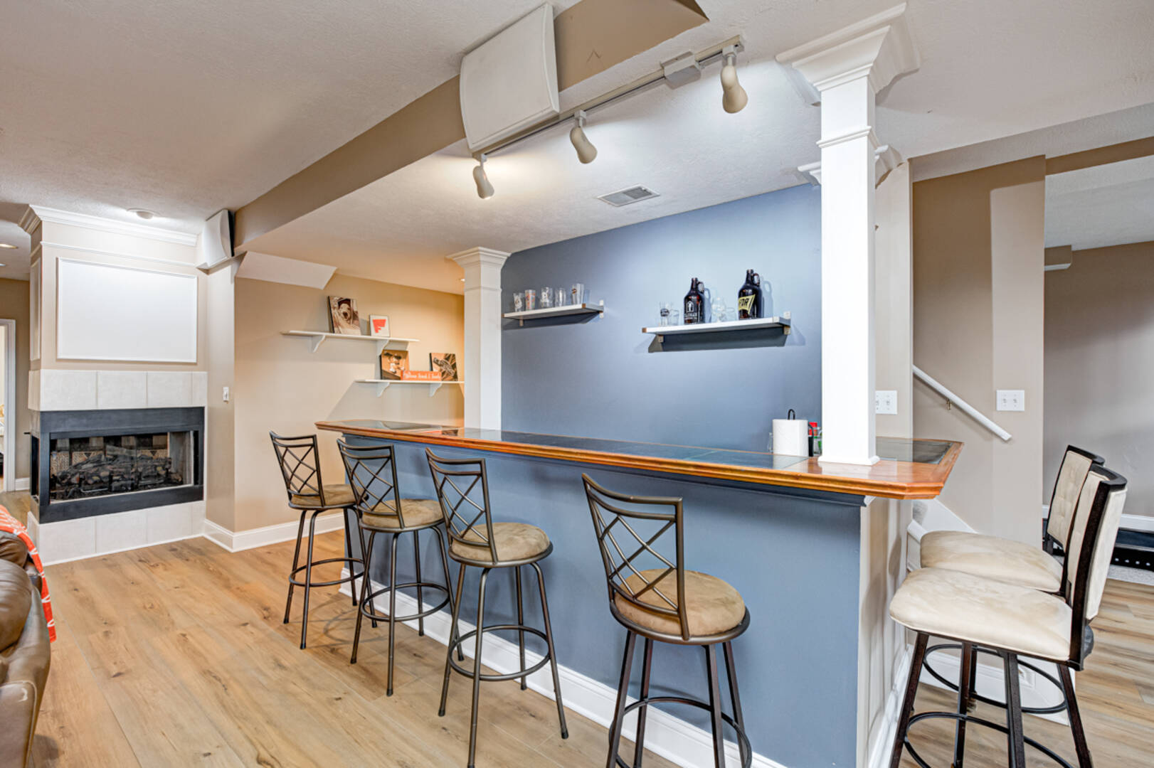 12214 Ridgeside Rd., Indianapolis, IN 46256