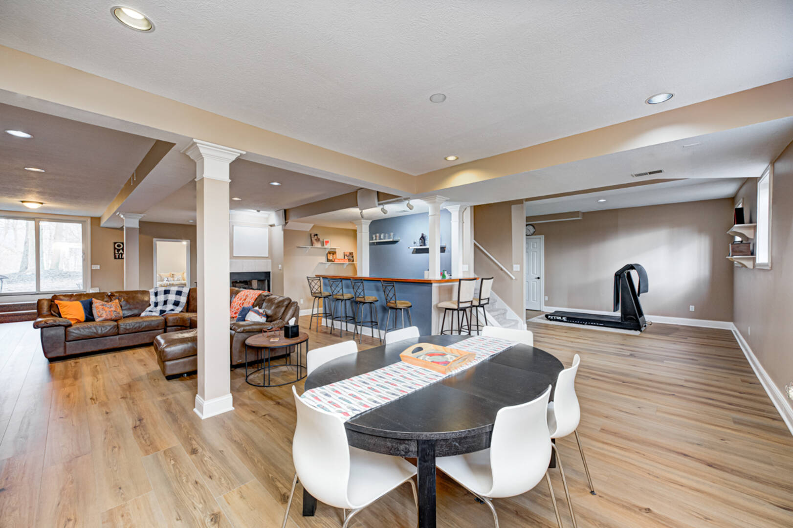 12214 Ridgeside Rd., Indianapolis, IN 46256